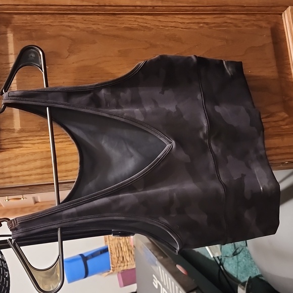 🍋Lululemon Everlux power pivot tank top - Picture 2 of 4